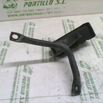 Foto de Reposapies trasero izquierdo Honda Dylan 125 referencia 74-18-13060