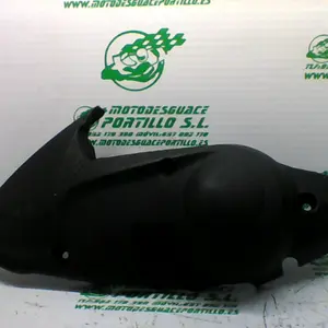 Foto de Embellecedor de tapa cárter Yamaha N MAX 125 referencia 394-23-46439 foto 3
