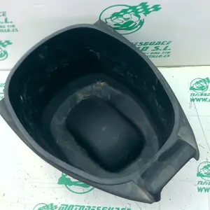 Foto de Porta-casco Vespa LX 125 referencia 232-23-44745 foto 2