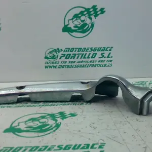 Foto de Embellecedor trasero Suzuki Intruder 250 referencia 391-23-46920