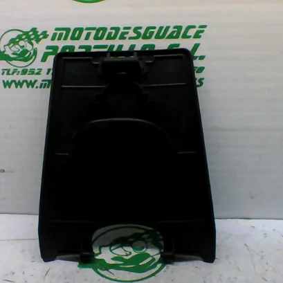 Foto de Puerta depósito gasolina Kymco super dink 300 i referencia 367-19-43487