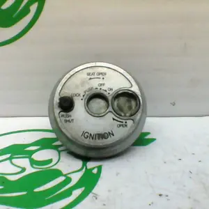 Foto de Embellecedor de cerradura de contacto Yamaha N MAX 125 referencia 394-23-46381 foto 7