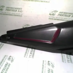 Foto de Carcasa lateral derecha Yamaha Fazer 1000 referencia 135-16-1730