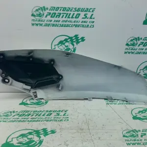 Foto de Carcasa lateral trasera derecha Yamaha N MAX 125 referencia 394-23-46348 foto 3