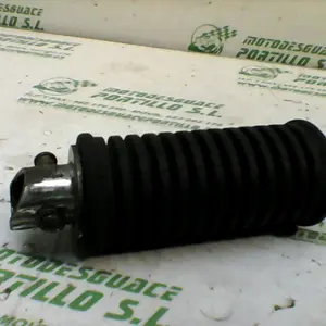 Foto de Reposapies trasero derecho Suzuki Marauder 250 referencia 193-21-33296 foto 2