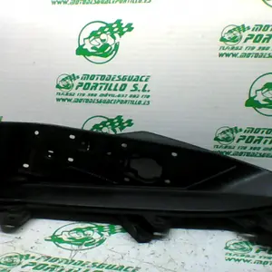 Foto de Suelo derecho Yamaha N MAX 125 referencia 174-22-35004 foto 3