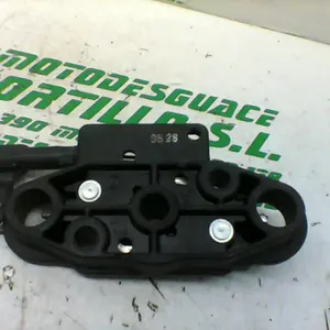 Foto de Cerradura del asiento Suzuki SV 650 S referencia 332-19-24977
