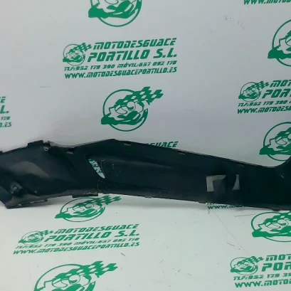 Foto de Carcasa lateral izquierda Yamaha XMAX 250I referencia 283-22-37634