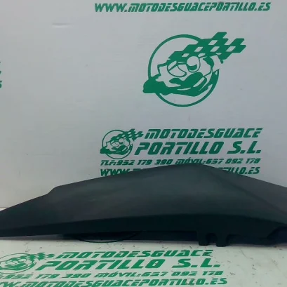 Foto de Carcasa lateral derecha Yamaha XT-125-X referencia 148-18-14151