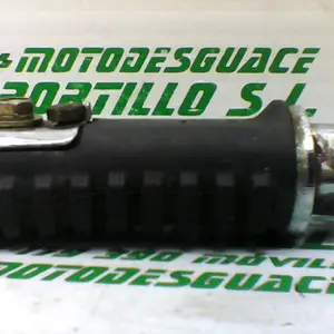 Foto de Reposapies delantero derecho Kymco VENOX 250 referencia 257-19-39716 foto 3