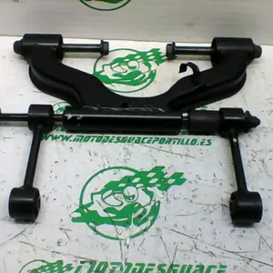 Foto de Soporte de motor Yamaha XMAX 250I referencia 283-22-37560 foto 2