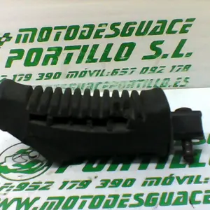 Foto de Reposapies trasero izquierdo Suzuki GS-500-F referencia 166-19-21481 foto 5