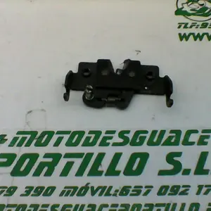 Foto de Cerradura del asiento Piaggio X8 200 referencia 264-18-18375 foto 3