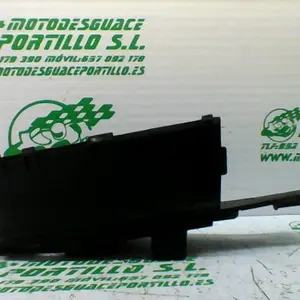 Foto de Tapa batería Suzuki BURGMAN 125 - 15 referencia 179-20-35768 foto 2
