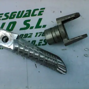 Foto de Reposapies trasero derecho Suzuki Gsx 600 R referencia 12-16-18591 foto 2