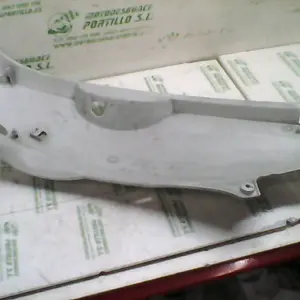 Foto de Carcasa lateral trasera izquierda Kymco Grand Dink 125 08-11 referencia 115-17-11257