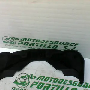 Foto de Embellecedor de horquilla Yamaha YBR 125 i referencia 323-19-24458 foto 3
