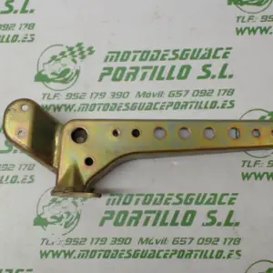Foto de Reposapies trasero derecho Suzuki Burgman 250 i referencia 178-16-2011