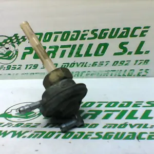 Foto de Grifo gasolina Peugeot tweet 125 referencia 10-22-32807 foto 5