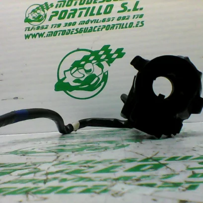 Foto de Piña izquierda Kymco GRAND DINK 125 referencia 225-22-40021