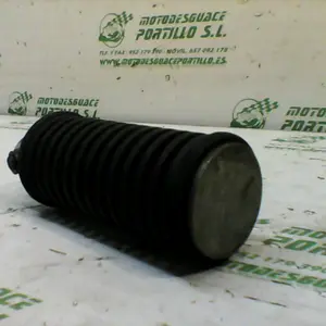 Foto de Reposapies trasero derecho Suzuki Marauder 250 referencia 193-21-33296 foto 3