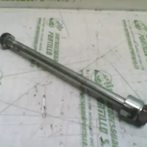 Foto de Eje de rueda delantera Yamaha Why 50 2T referencia 198-18-15218