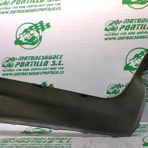 Foto de Embellecedor de carcasa delantera izquierda Yamaha XMAX 250 referencia 213-19-37417 foto 3
