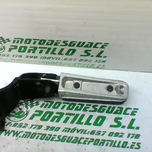 Foto de Reposapies trasero izquierdo Yamaha XMAX 250 referencia 431-21-32475 foto 8