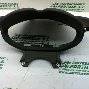 Foto de Embellecedor de cuadro de luces Piaggio X8 200 referencia 264-18-18388 foto 2