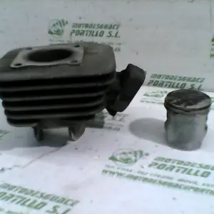 Foto de Cilindro y pistón Peugeot Vivacity 50 referencia 119-17-49129 foto 23