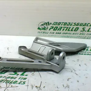Foto de Estribera delantera izquierda Yamaha TZR 50 2T 3 referencia 221-19-22268 foto 4