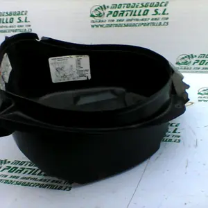 Foto de Porta-casco Suzuki SIXTEEN 125 referencia 281-18-19599 foto 4