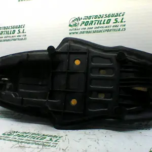 Foto de Asiento Yamaha TZR 50 2T 3 referencia 106-16-11956 foto 4