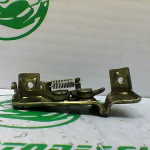 Foto de Cerradura del asiento Daelim Roadwin 125 i referencia 230-19-38105 foto 1
