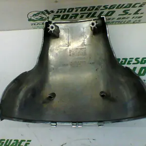 Foto de Embellecedor de cuadro de luces Hyosung aquila 650 i referencia 27-19-19361 foto 3