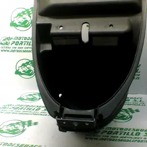Foto de Porta-casco Peugeot TWEET 125 15-18 referencia 77-20-26945 foto 5