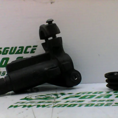 Foto de Bomba de freno delantero Peugeot sv 80 referencia 204-18-20557