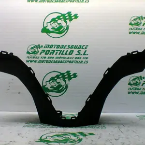 Foto de Embellecedor del manillar Kymco GRAND DINK 125 referencia 225-22-39993 foto 2
