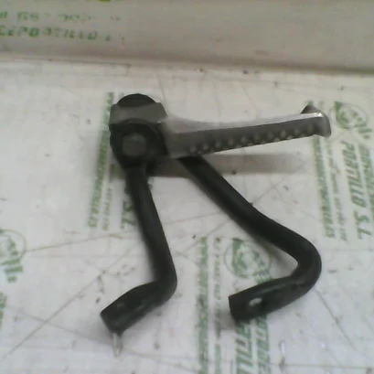 Foto de Estribera trasera derecha con reposapies Yamaha Why 50 2T referencia 198-18-15199