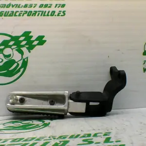 Foto de Estribera trasera izquierda con reposapies Yamaha XMAX 250 referencia 213-19-37369 foto 3