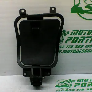 Foto de Puerta depósito gasolina Yamaha X MAX 125 referencia 304-21-31417 foto 3