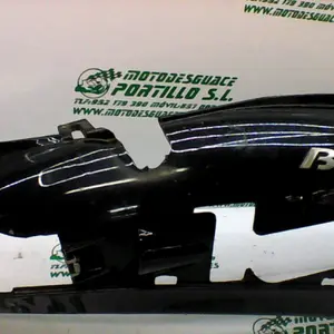 Foto de Carcasa lateral trasera derecha Piaggio Beverly 125 referencia 10-16-17814 foto 3