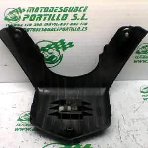 Foto de Embellecedor de contraescudo Kymco Super Dink 125 referencia 15-23-41664 foto 12