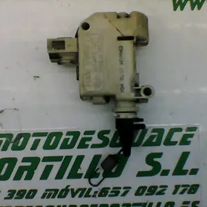 Foto de Motor de apertura de asiento Piaggio X8 200 referencia 264-18-18381