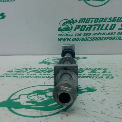 Foto de Eje de rueda trasera Kawasaki Z 900 referencia 6-24-47617
