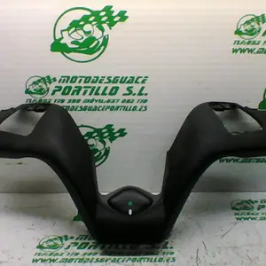 Foto de Embellecedor del manillar Piaggio MP3 250 RL referencia 397-21-40156 foto 7