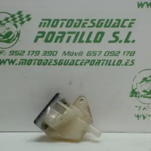Foto de Depósito del líquido de frenos Suzuki GS 500 E referencia 290-20-36904 foto 9