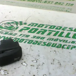 Foto de Interruptor de claxon Vespa Lx50 4T referencia 70-16-25948 foto 3