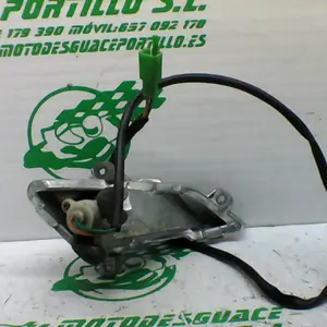 Foto de Intermitente delantero izquierdo Peugeot tweet 125 referencia 419-22-40510 foto 8
