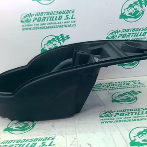 Foto de Porta-casco Peugeot Kisbee 50 4T referencia 53-21-28497 foto 5